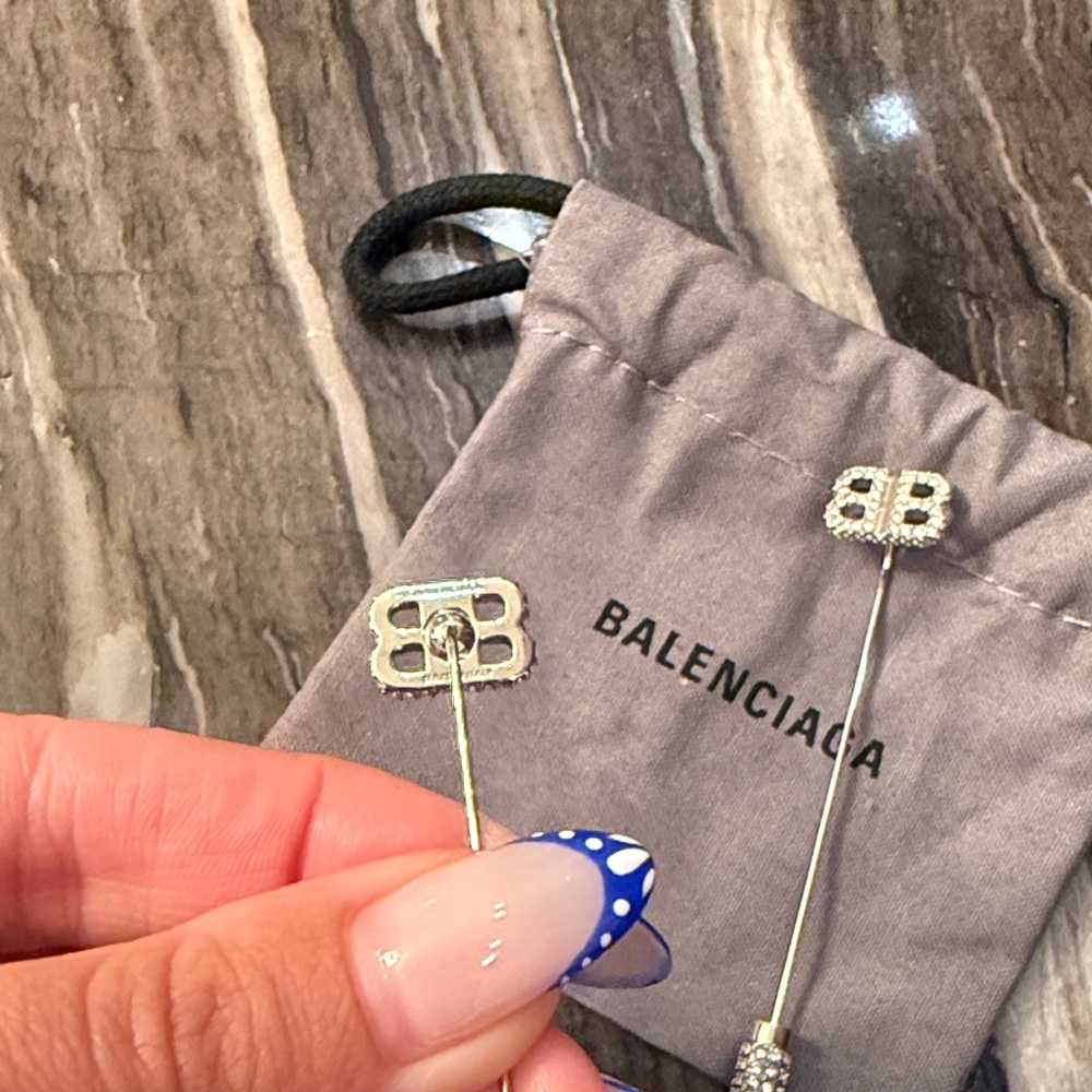 BALENCIAGA
Pin BB Crystal-Embellished Earrings like NEW - Picture 8 of 17